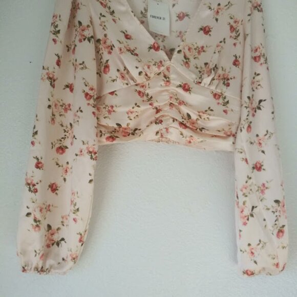 Forever 21 women's size S cream, pink and green floral long sleeve crop top - Picture 3 of 16